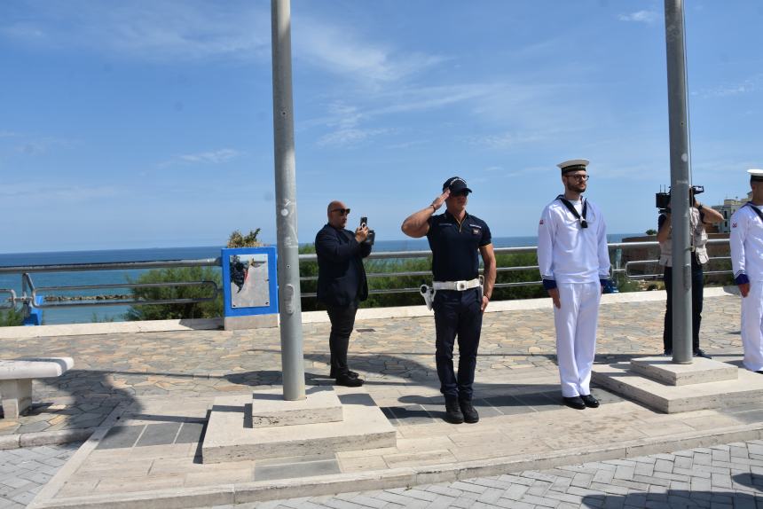 Cerimonia dell’alzabandiera a Piazza Sant’Antonio