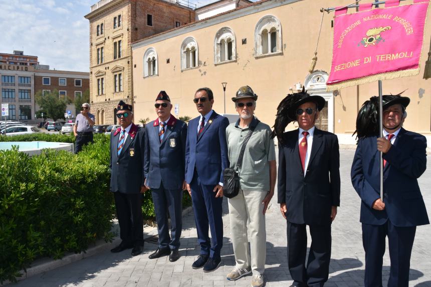 Cerimonia dell’alzabandiera a Piazza Sant’Antonio