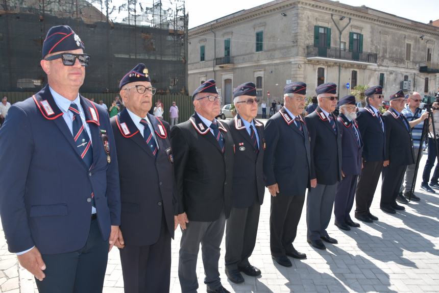 Cerimonia dell’alzabandiera a Piazza Sant’Antonio