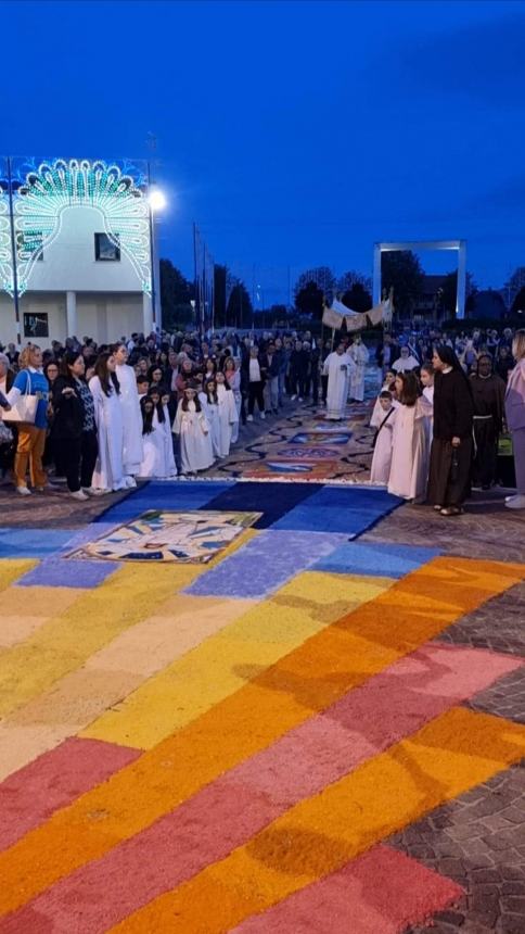 I colori dell’Infiorata alla Basilica della Madonna dei Miracoli di Casalbordino 