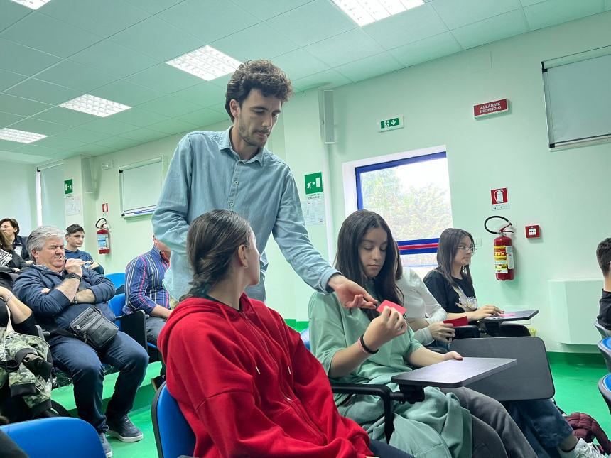 “Cresciamo insieme”: benessere relazionale ed emotivo all’omnicomprensivo di Santa Croce