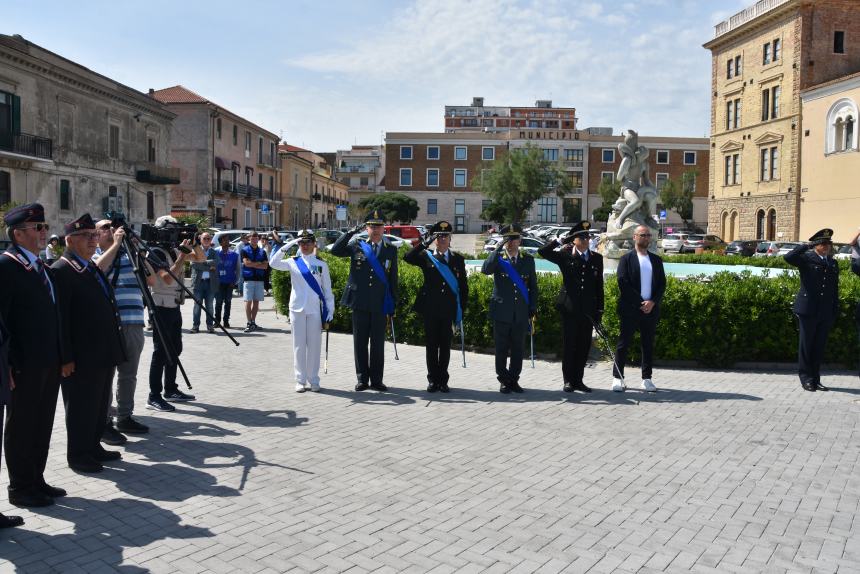 Cerimonia dell’alzabandiera a Piazza Sant’Antonio