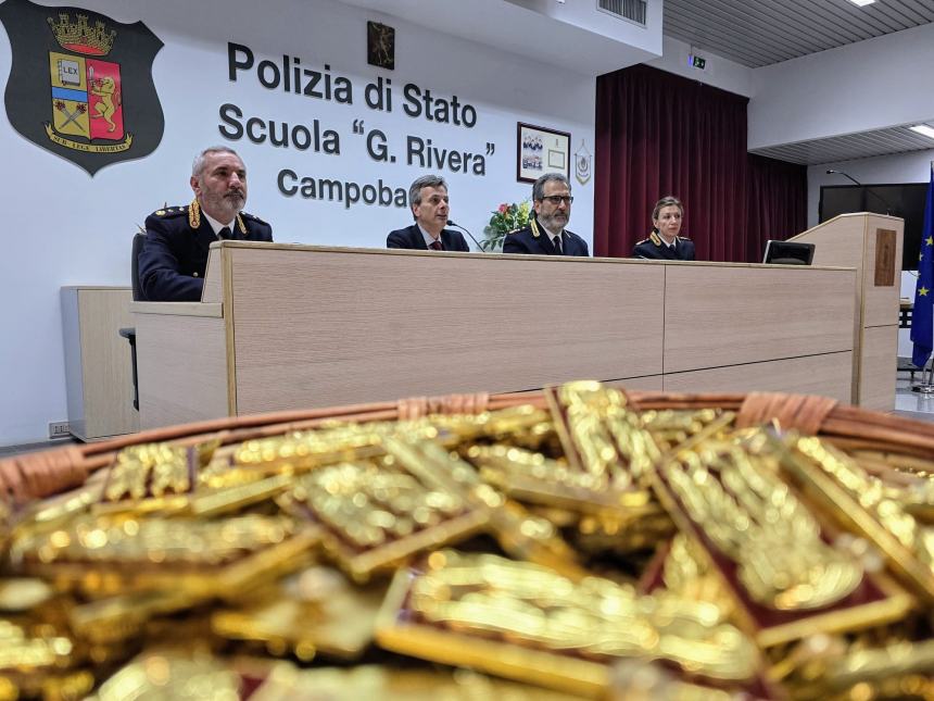 Alamari della Polizia di Stato per 204 allievi agenti