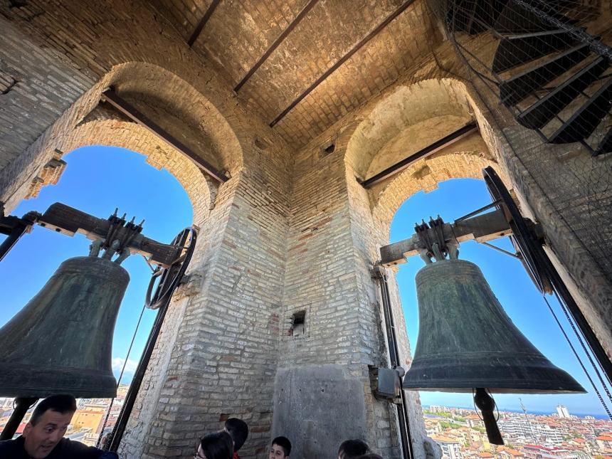 Studenti vastesi in visita a Santa Maria Maggiore e alla sua torre camapanaria 