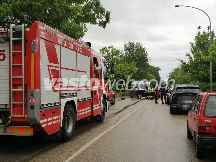 Frontale alla fine di via del Porto a Vasto, 5 persone in ospedale