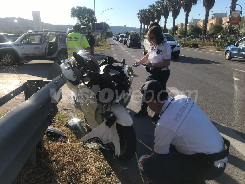 Scontro sulla Statale 16 vicino alla stazione Vasto - San Salvo, centauro in ospedale 