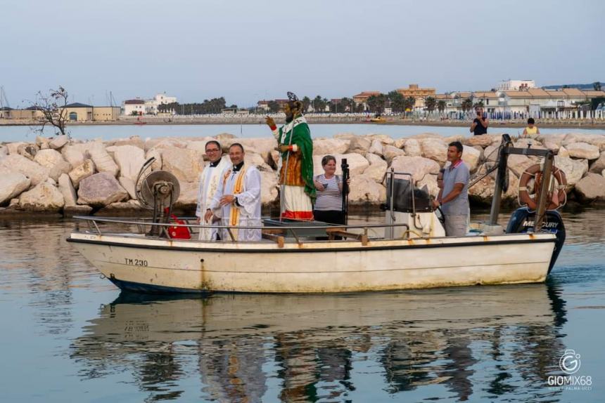 A San Salvo la festa di San Nicola con "il suggestivo imbarco in mare" 