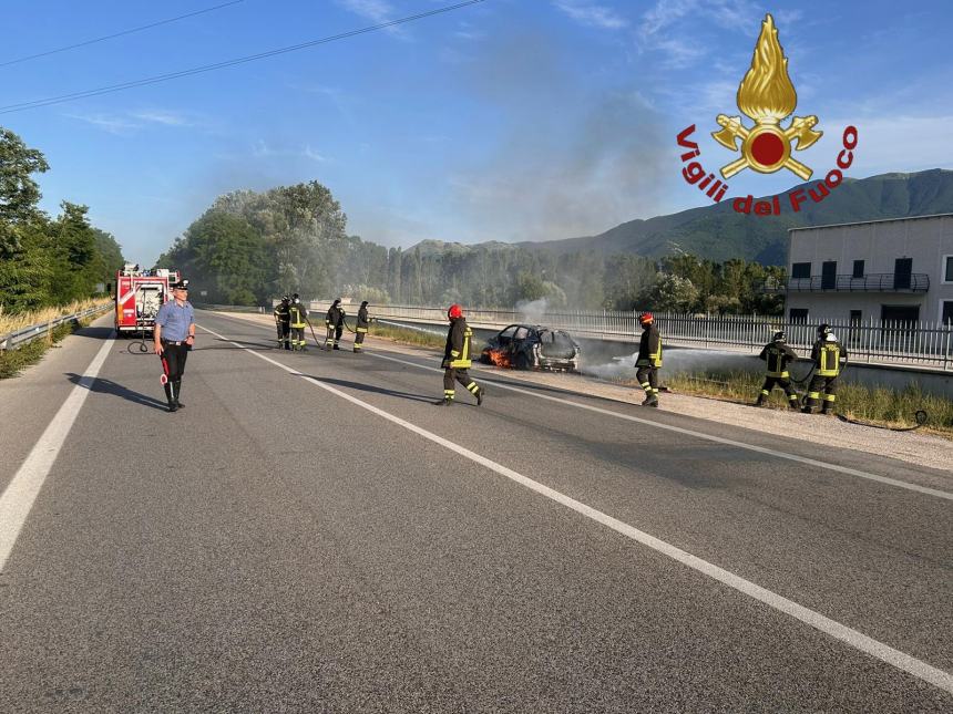 L'auto a Gpl andata a fuoco