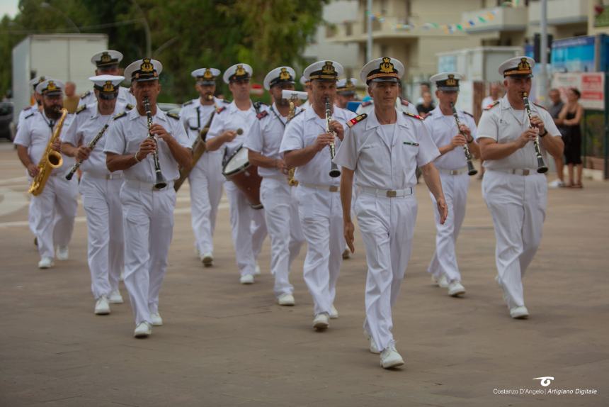 Tripla esibizione della Fanfara dell’Accademia navale di Livorno: “Applausi da cittadini e turisti” 