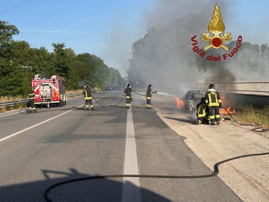 L'auto a Gpl andata a fuoco