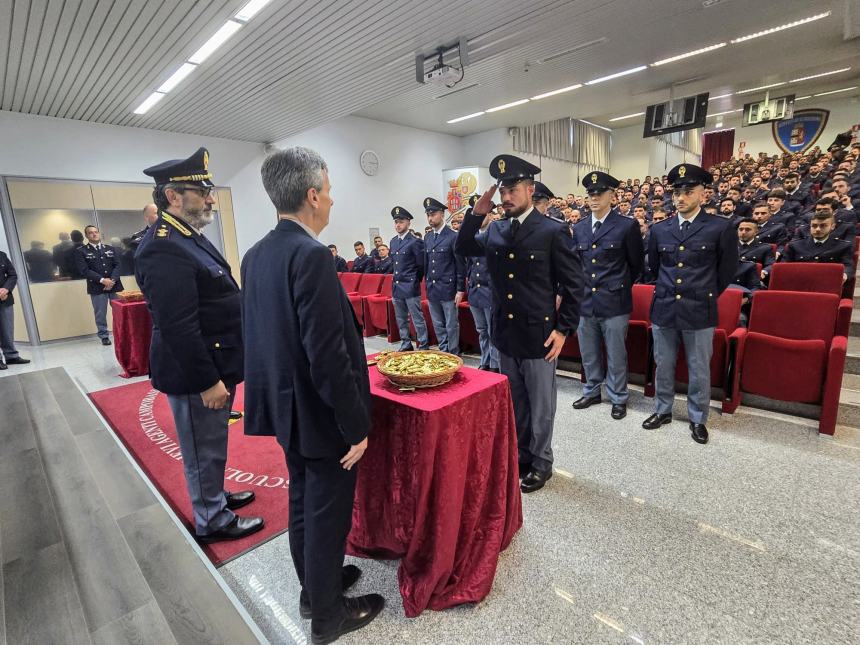 Alamari della Polizia di Stato per 204 allievi agenti