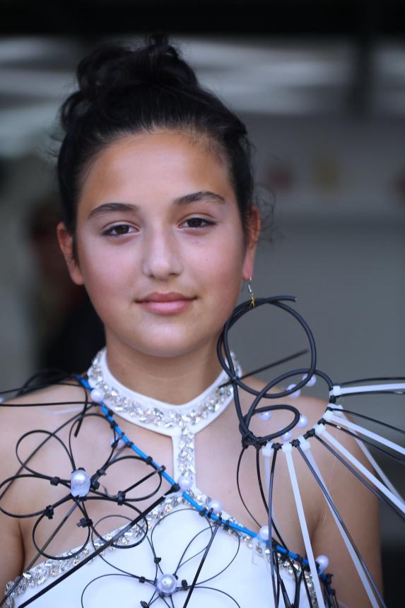 Mare, plastica e moda: grande successo per gli studenti della Schweitzer