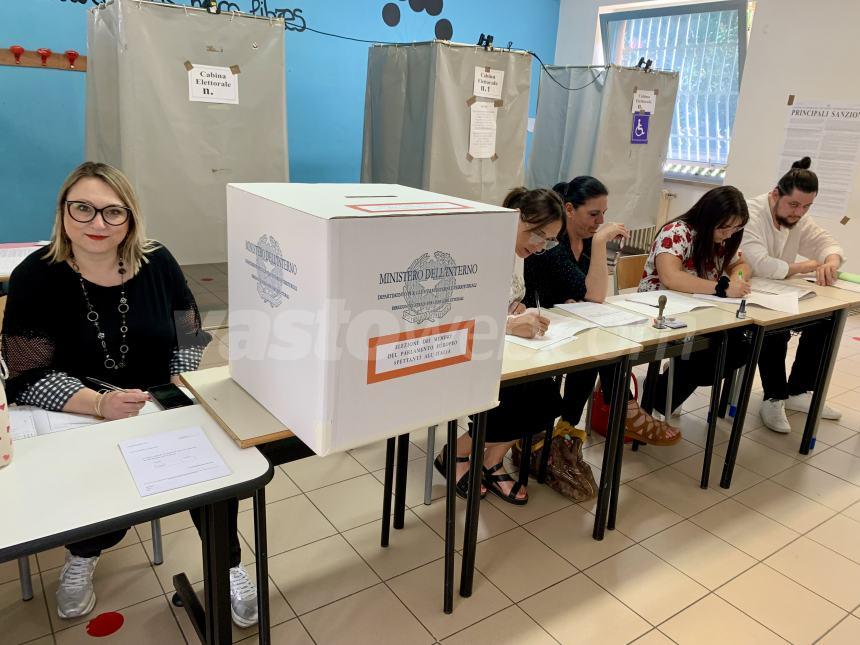 Al via il voto per le Europee, aperti i seggi dalle 15