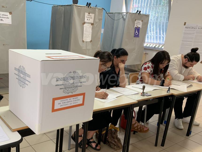 Al via il voto per le Europee, aperti i seggi dalle 15