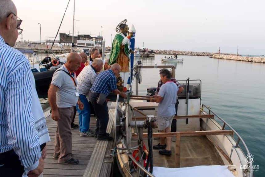 A San Salvo la festa di San Nicola con "il suggestivo imbarco in mare" 