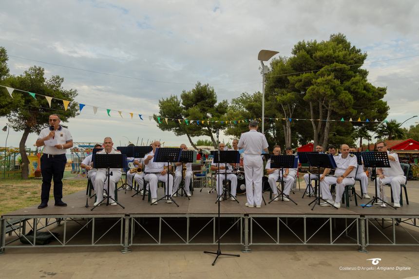 Tripla esibizione della Fanfara dell’Accademia navale di Livorno: “Applausi da cittadini e turisti” 