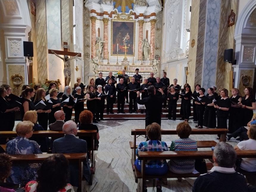 Tanti applausi a Chieti per l’esibizione del Coro polifonico Histonium