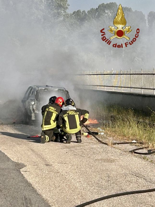 L'auto a Gpl andata a fuoco