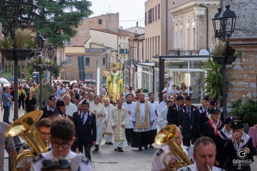 A San Salvo la festa di San Nicola con "il suggestivo imbarco in mare" 