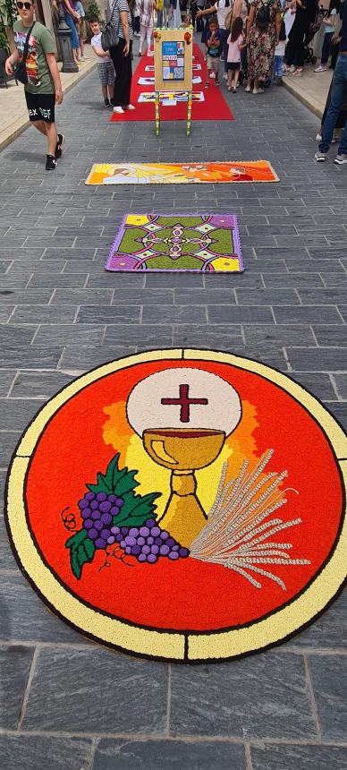 In tanti all'Infiorata all’uncinetto organizzata dalla Pro Loco di San Salvo 