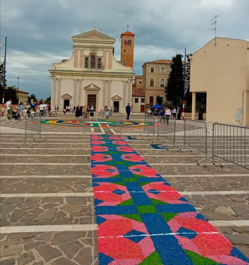 I colori dell’Infiorata alla Basilica della Madonna dei Miracoli di Casalbordino 