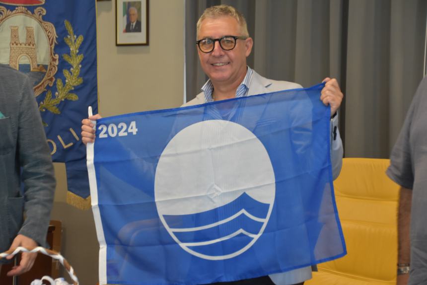 La Bandiera Blu 2024 esposta in municipio 