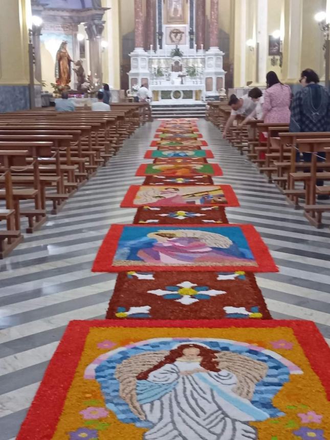 I colori dell’Infiorata alla Basilica della Madonna dei Miracoli di Casalbordino 