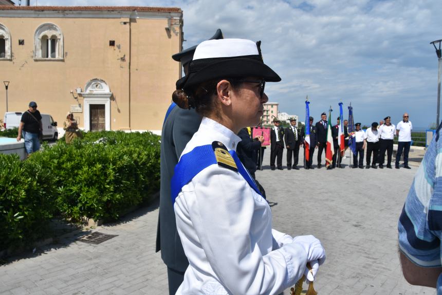 Cerimonia dell’alzabandiera a Piazza Sant’Antonio