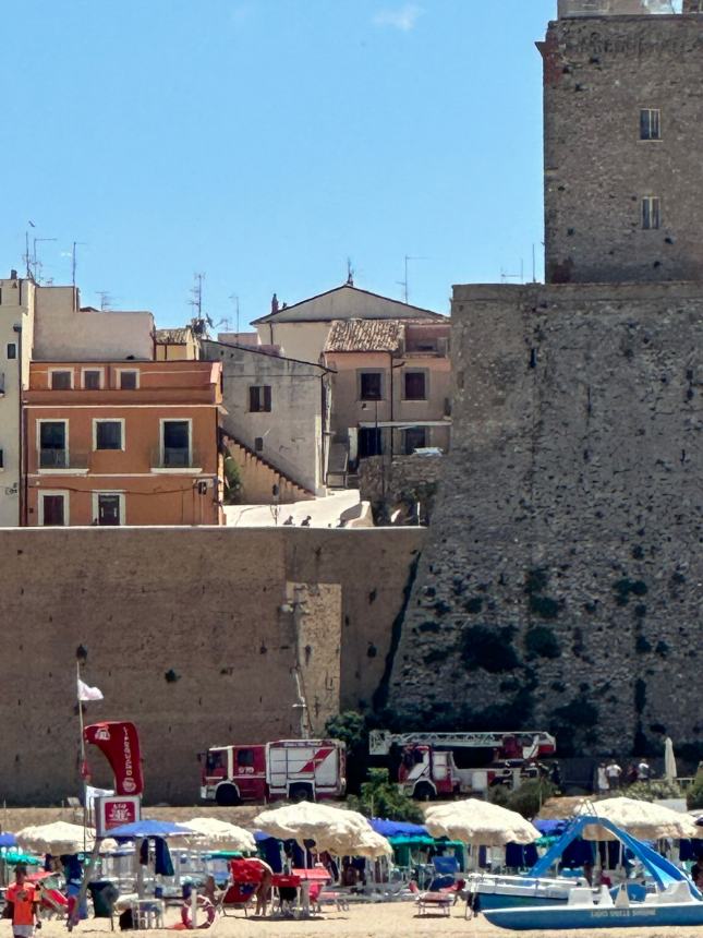 Gattino sul Castello Svevo, salvato ancora dai Vigili del Fuoco