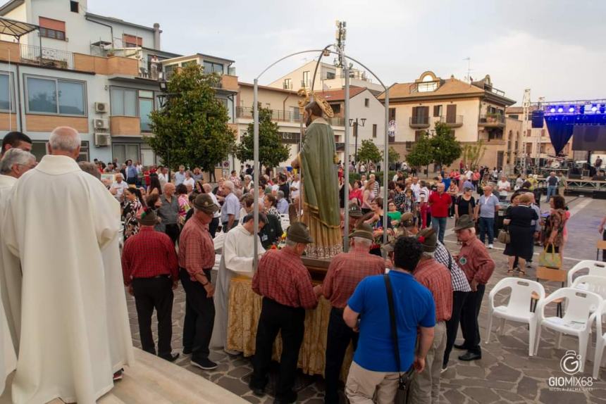 A San Salvo la festa di San Nicola con "il suggestivo imbarco in mare" 