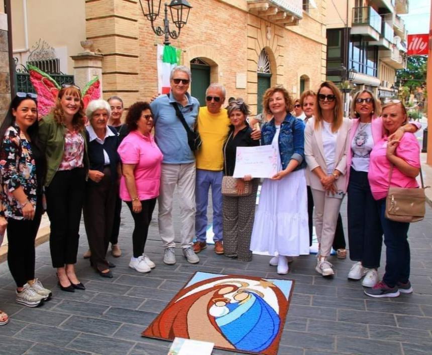 In tanti all'Infiorata all’uncinetto organizzata dalla Pro Loco di San Salvo 