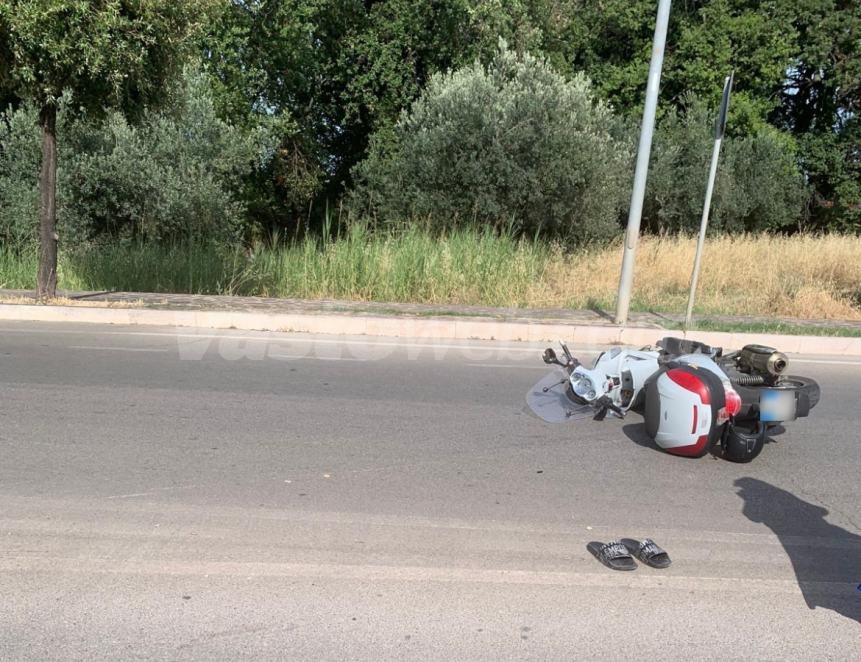 Scontro auto-scooterone sulla Circonvallazione Histoniense, ferito un uomo