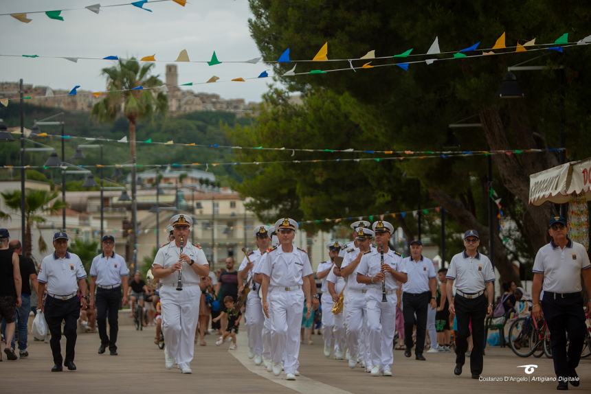 Tripla esibizione della Fanfara dell’Accademia navale di Livorno: “Applausi da cittadini e turisti” 