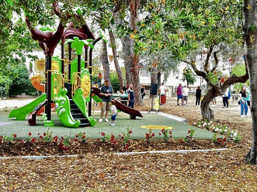 Inaugurato il nuovo parco giochi ai Miracoli di Casalbordino: “Fatene buon uso”