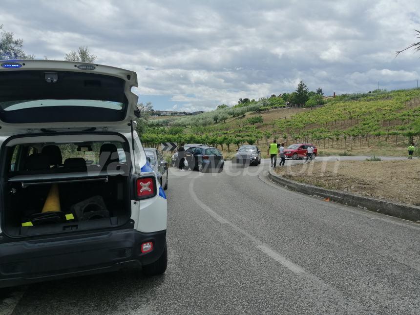 Scontro frontale in via Sant'Onofrio, 3 feriti al San Pio di Vasto