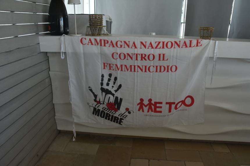 «SbandieriAmo l'amore contro la violenza»