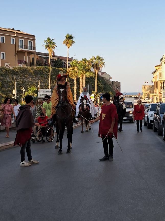 Dame, cavalieri e sbandieratori: Termoli nel cuore del Medioevo