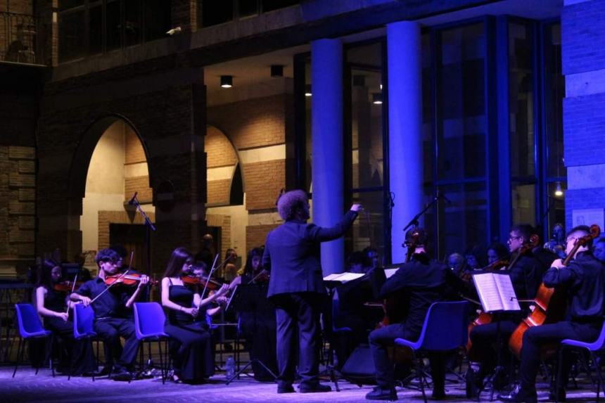 Il grazie al maestro Angelo Lalla al concerto dell’Orchestra “Musica in crescendo”