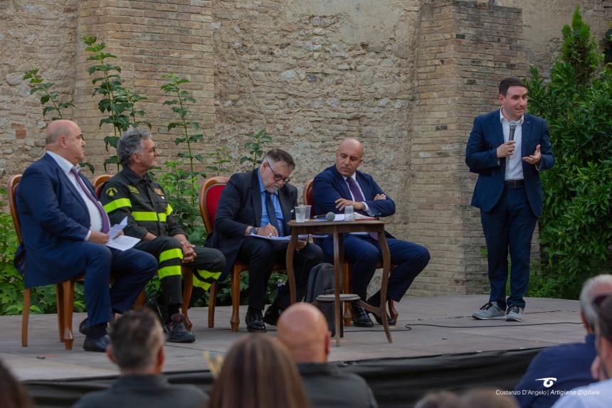 Bellano a Vasto: "I vigili del fuoco di Vasto meritano tanto per tutto quello che fanno" 