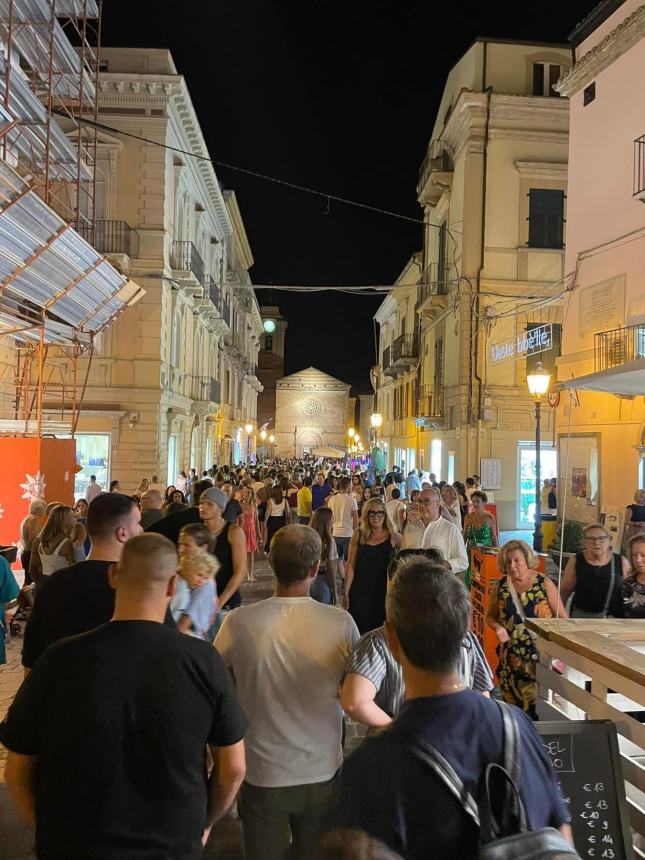 A Vasto non si dorme: la magia della "Notte in Centro" avvolge il centro storico