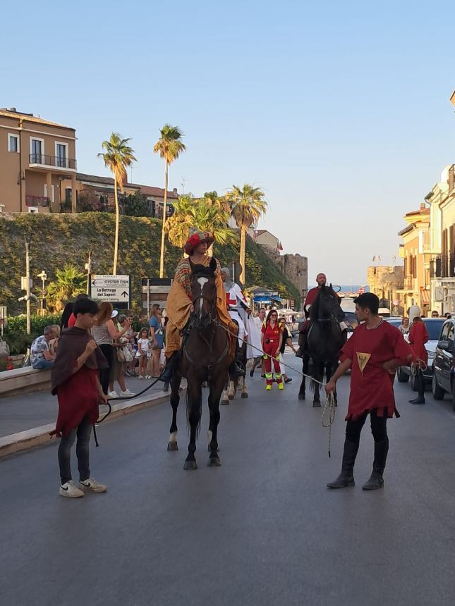 Dame, cavalieri e sbandieratori: Termoli nel cuore del Medioevo