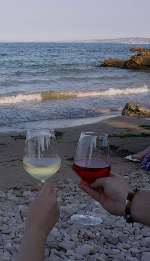 Emozioni sulla spiaggia di Casarza grazie al sound  de "Le chat Rouge"