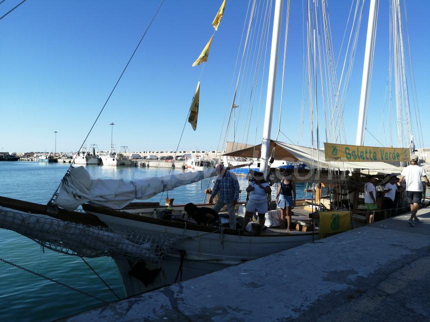 Attracca al porto la Goletta Verde, a Vasto 3 Vele con la nascita del giardino botanico “Cala Libertini”