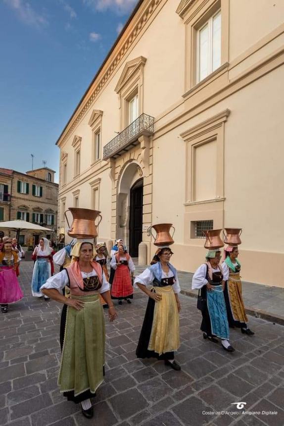 Musiche e danze tradizionali in centro storico e ai Giardini grazie a "Vasto in Chorus"