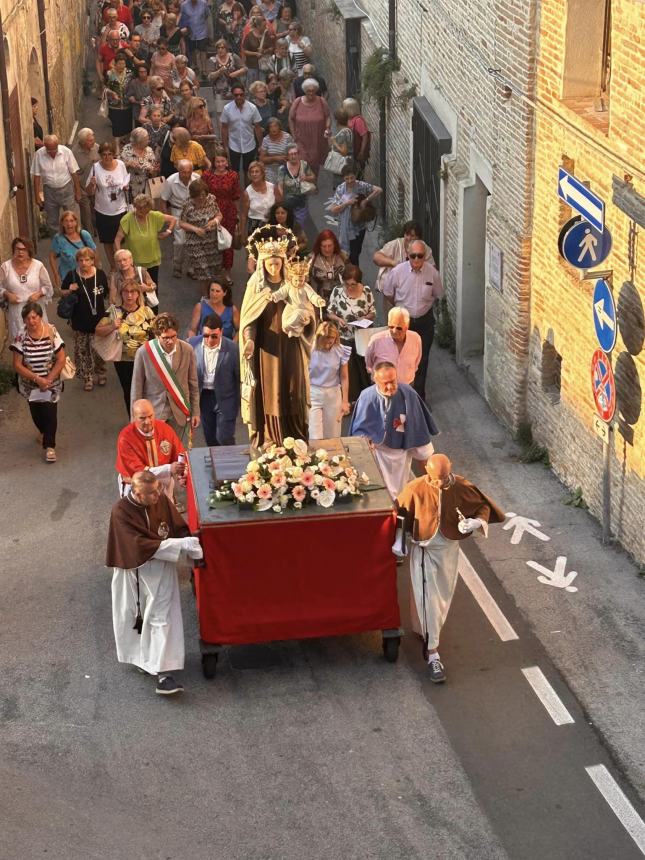 Madonna del Carmine, in tanti alla processione per le strade del centro