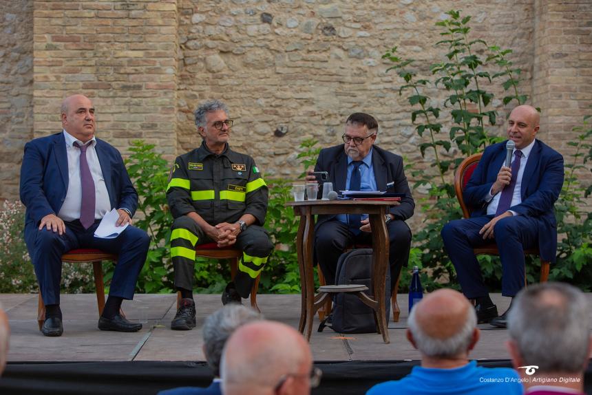 Bellano a Vasto: "I vigili del fuoco di Vasto meritano tanto per tutto quello che fanno" 