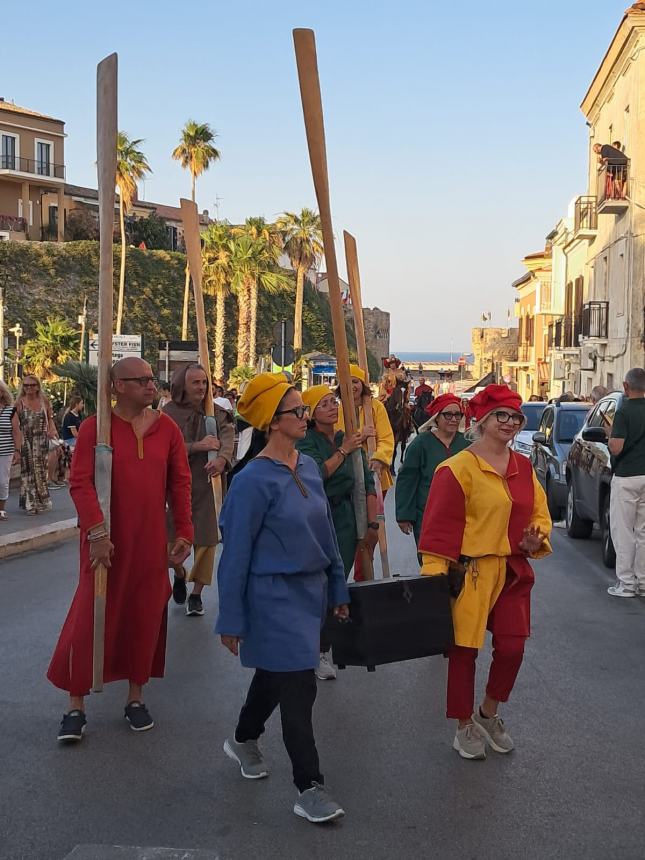 Dame, cavalieri e sbandieratori: Termoli nel cuore del Medioevo