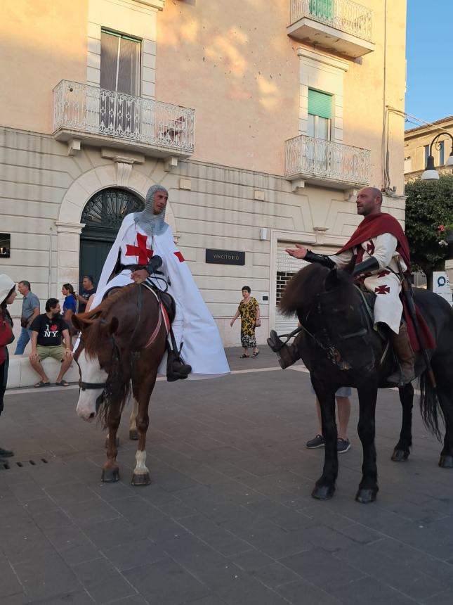 Dame, cavalieri e sbandieratori: Termoli nel cuore del Medioevo