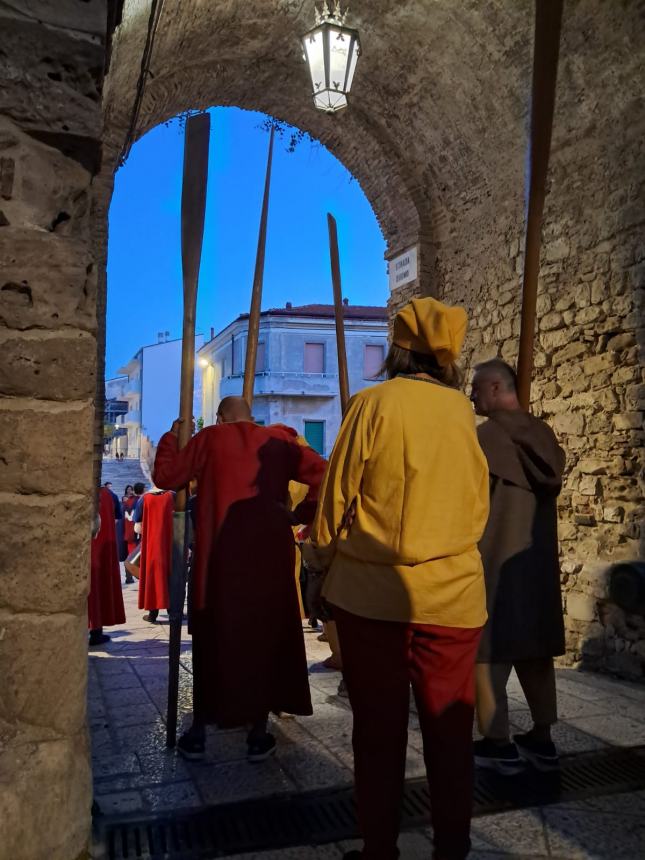 Dame, cavalieri e sbandieratori: Termoli nel cuore del Medioevo