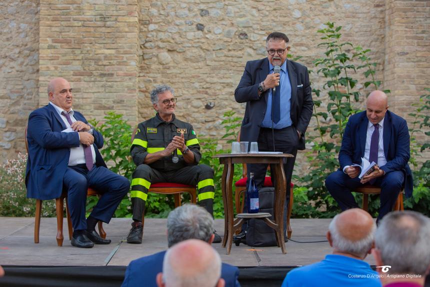 Bellano a Vasto: "I vigili del fuoco di Vasto meritano tanto per tutto quello che fanno" 